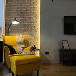 Noir & Honey - 10 Mins Walk To Center *