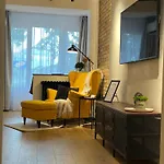 Noir & Honey - 10 Mins Walk To Center Apartment Timisoara