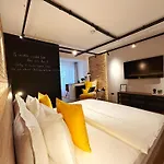 Noir & Honey - 10 Mins Walk To Center Timisoara