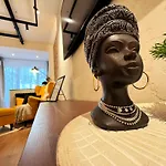 Noir & Honey - 10 Mins Walk To Center Apartment Timisoara