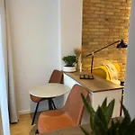 Noir & Honey - 10 Mins Walk To Center Apartment Timisoara