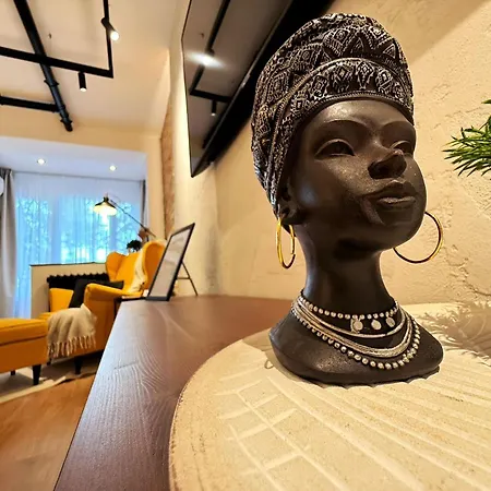 Noir&honey, 10min Walk To Center Apartment Timişoara