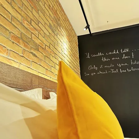 Noir & Honey - 10 Mins Walk To Center Lägenhet Timişoara