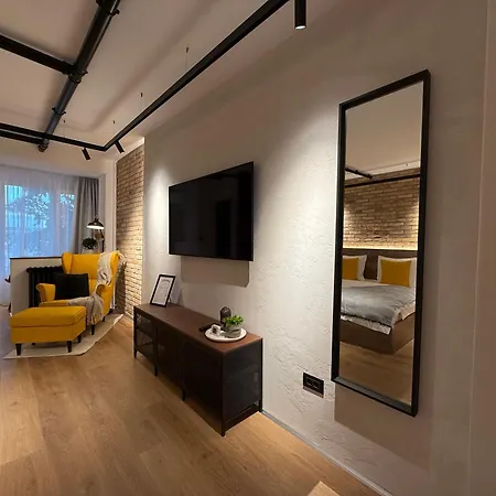 Apartment Noir & Honey - 10 Mins Walk To Center