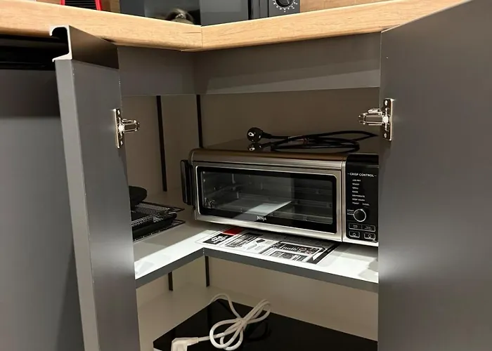 Noir & Honey - 10 Mins Walk To Center