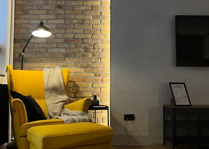 Noir & Honey - 10 Mins Walk To Center *