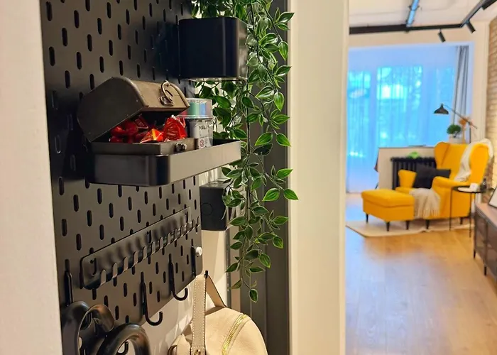 Noir & Honey - 10 Mins Walk To Center