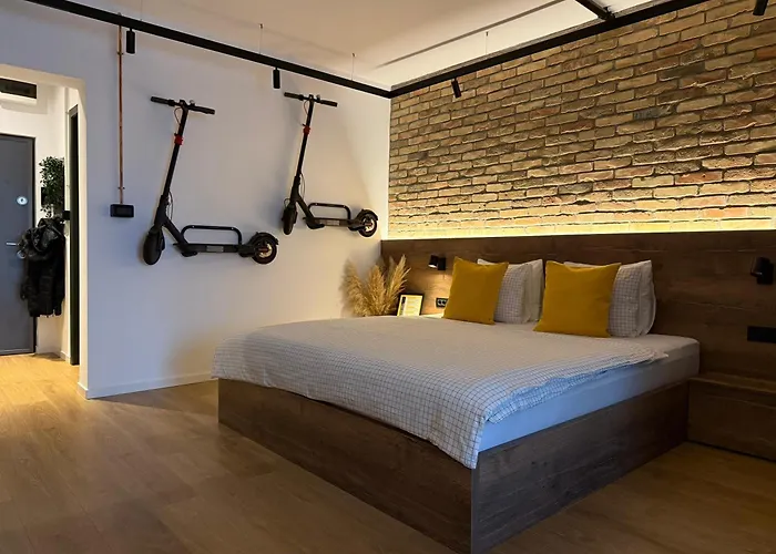 Noir & Honey - 10 Mins Walk To Center